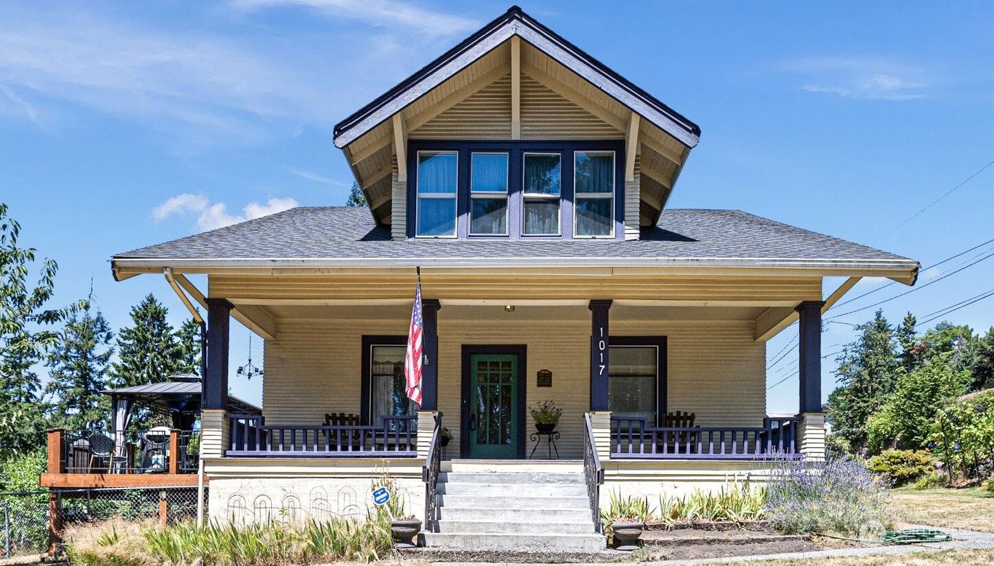 Property Photo: 1017 E Smith Street WA 98030
