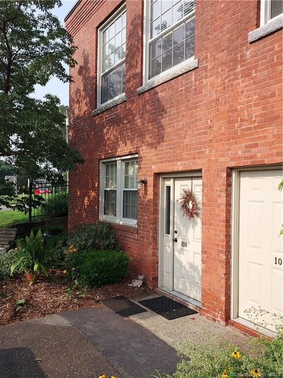 Property Photo:  92 Main Street 109  CT 06417 