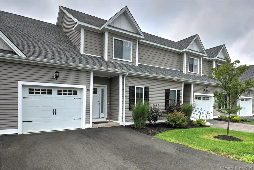 Property Photo: 40 South Lakeside Drive 40 CT 06477