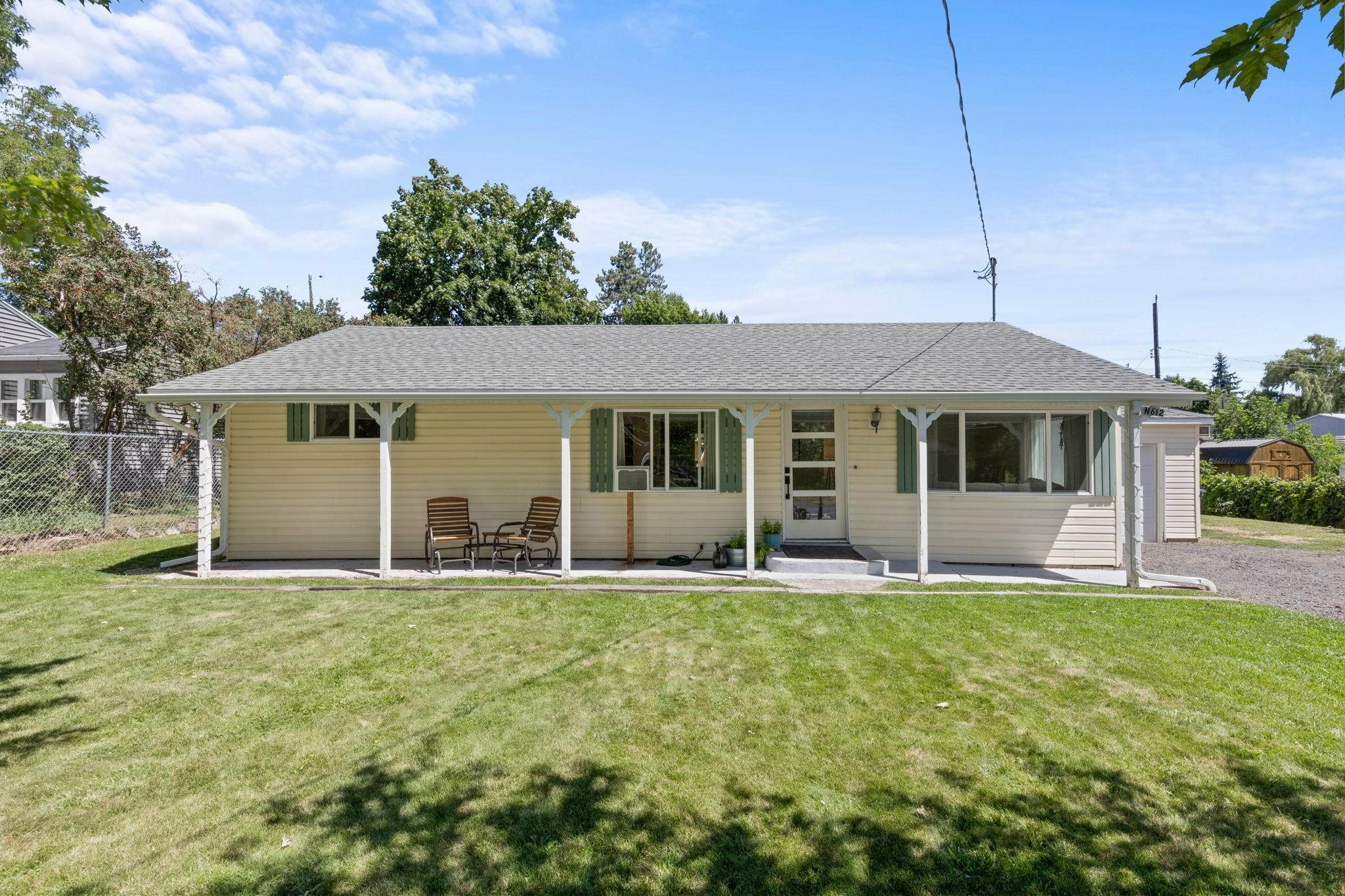 Property Photo:  612 N Howard St  WA 99022 