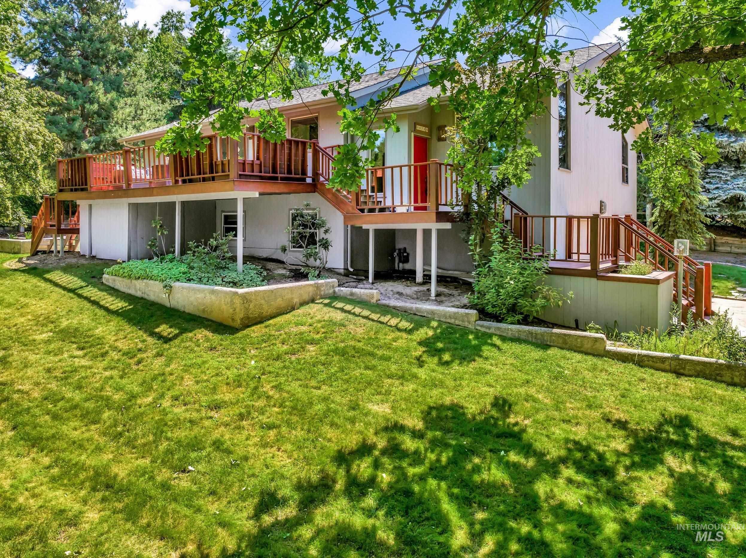 3072 N Selkirk Dr  Boise ID 83702-1925 photo