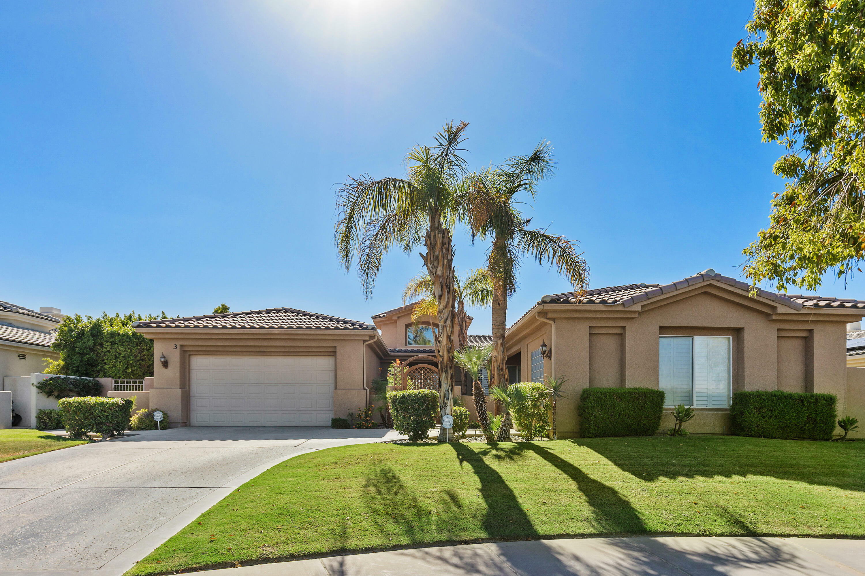 Property Photo: 3 Buckingham Way CA 92270