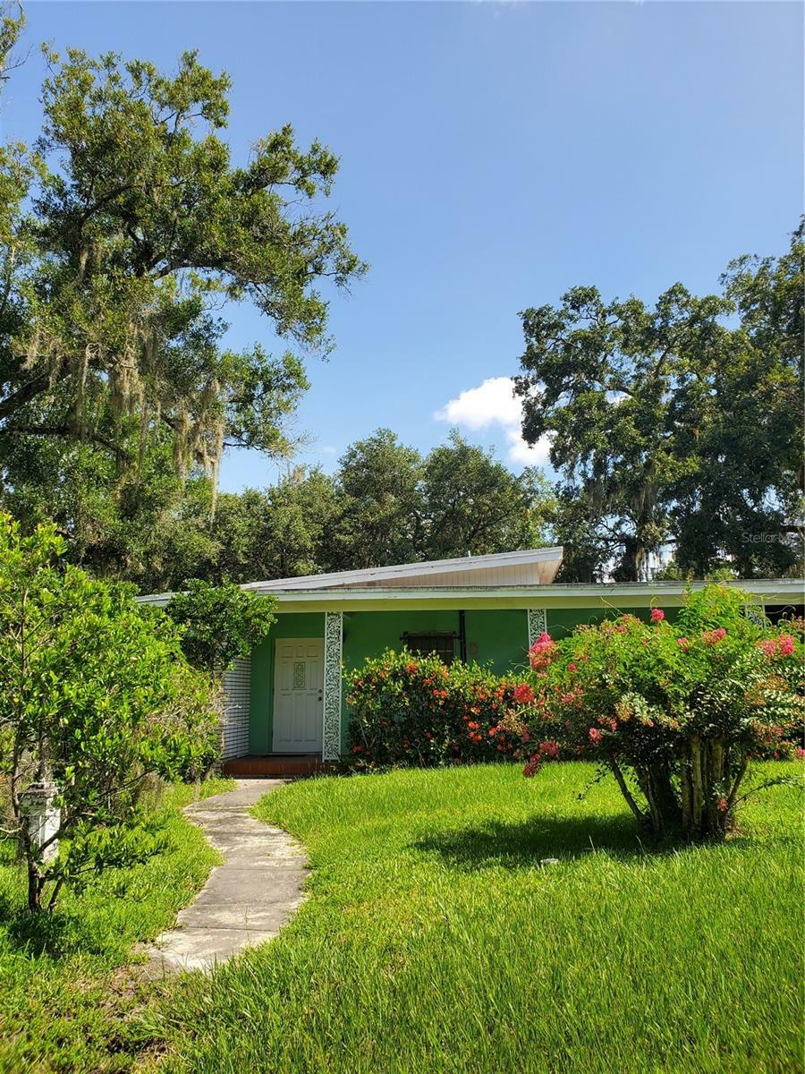 Property Photo:  1802 E Hamilton Avenue  FL 33610 