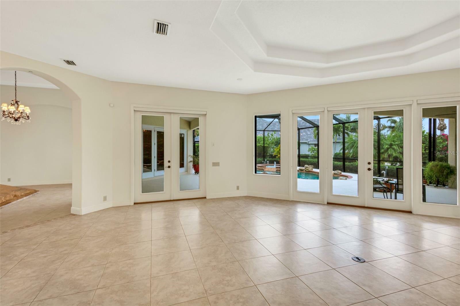 Property Photo:  7819 Rosehall Cove  FL 34202 