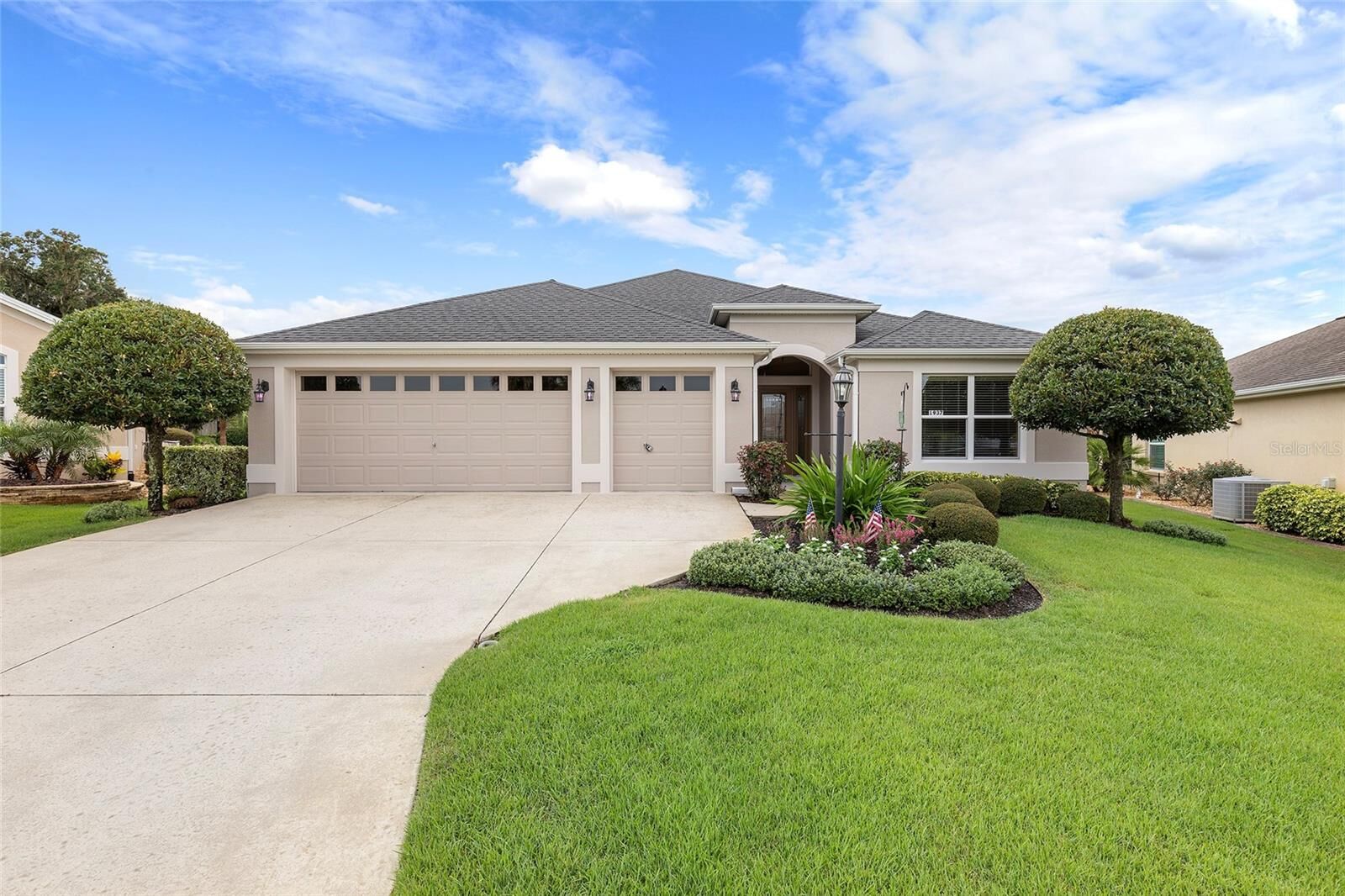 Property Photo: 1937 Little Lane FL 32163