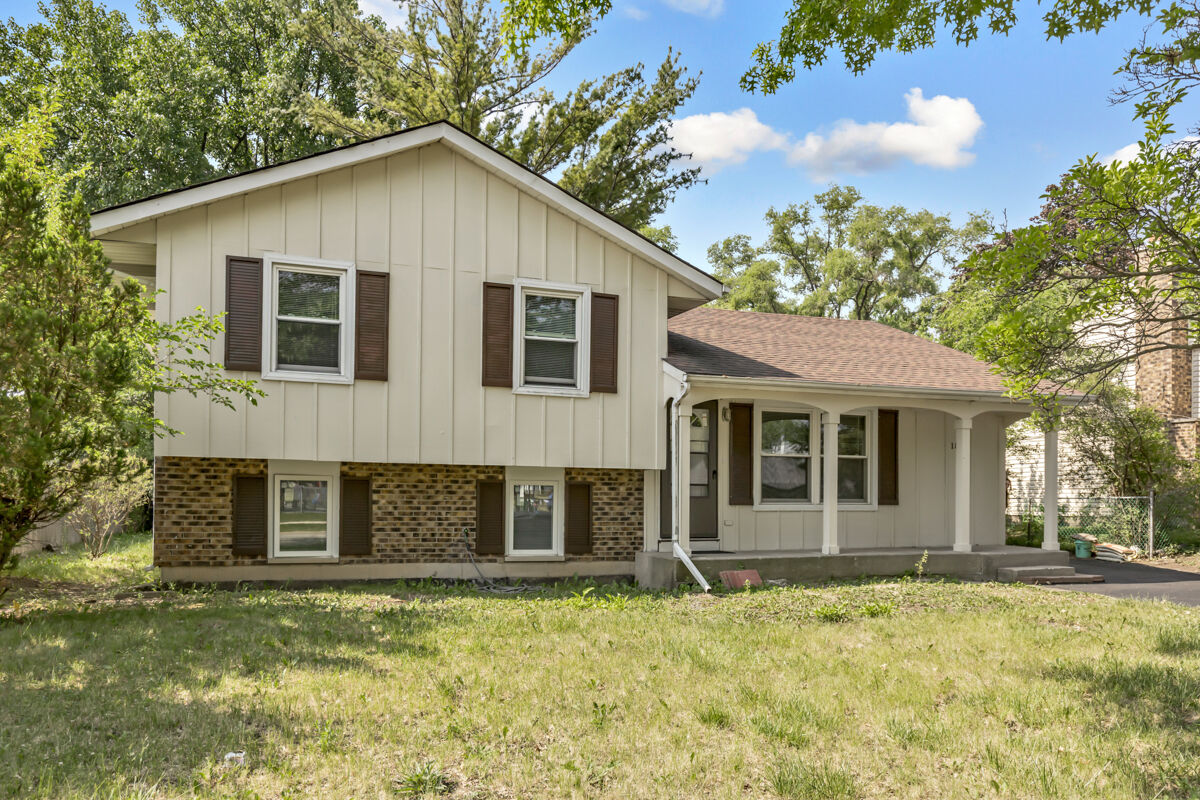 Property Photo:  189 Jacobsen Avenue  IL 60139 