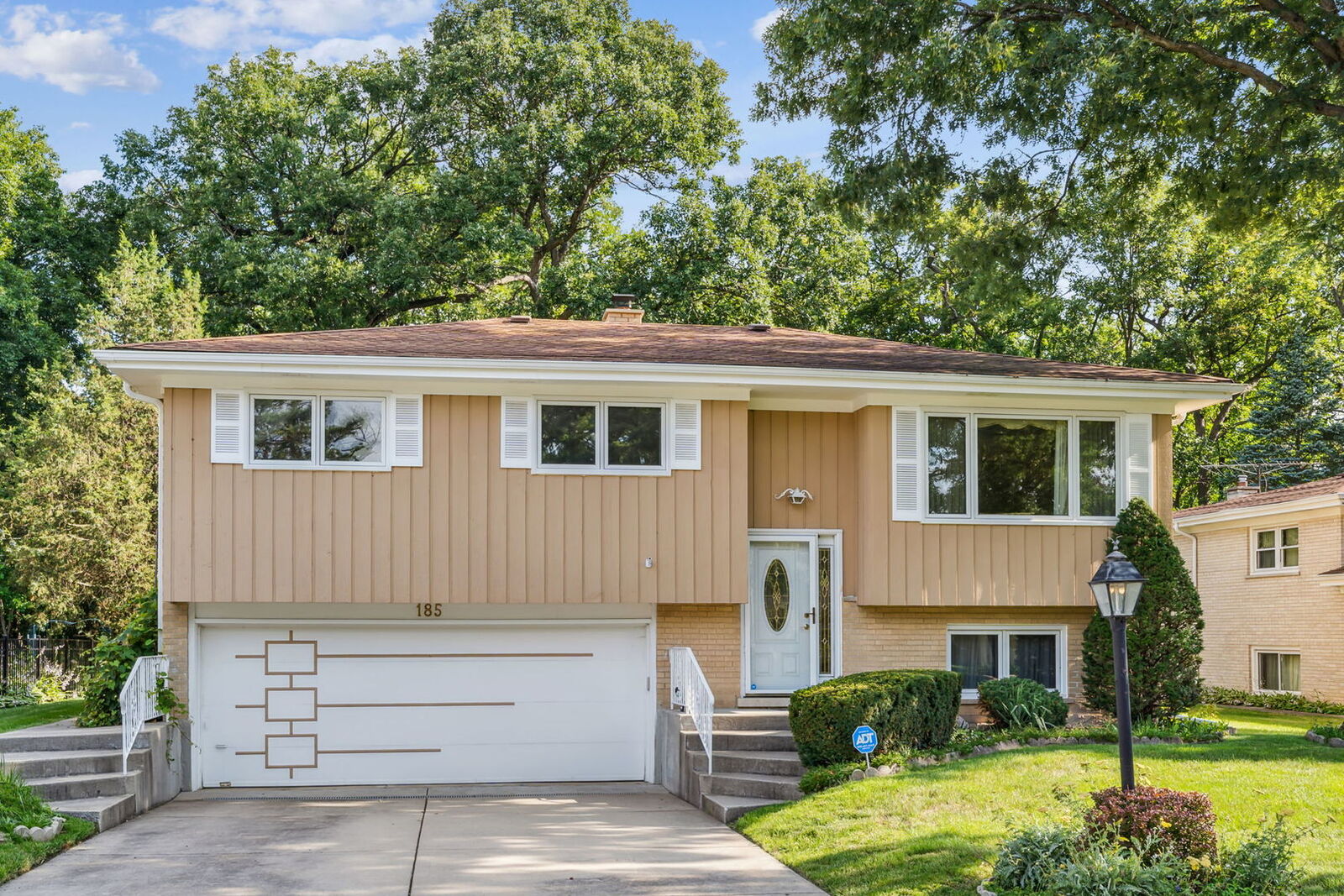 Property Photo: 185 Murray Drive IL 60191