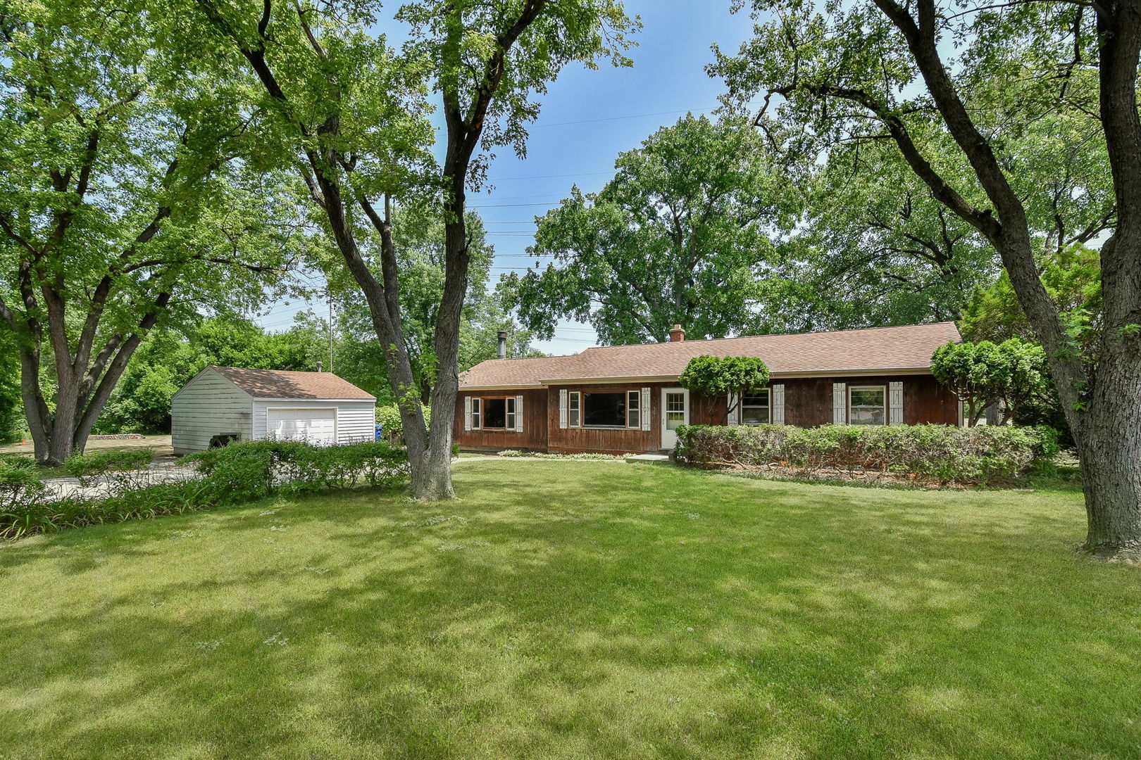 Property Photo:  5001 Westview Lane  IL 60532 