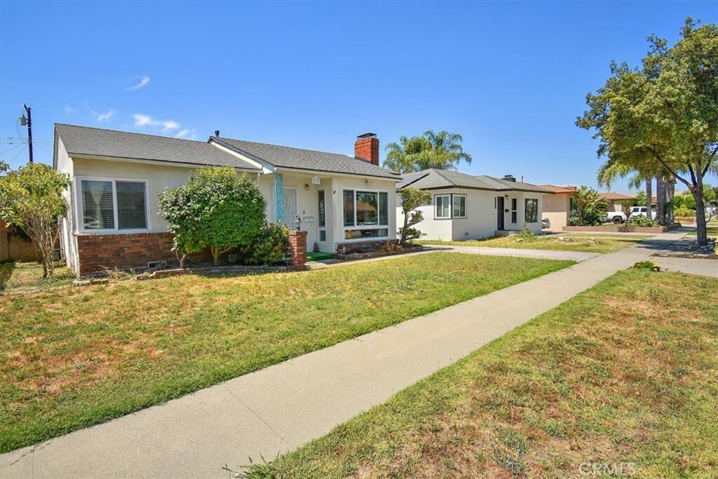 Property Photo: 9102 Oak Street CA 90706