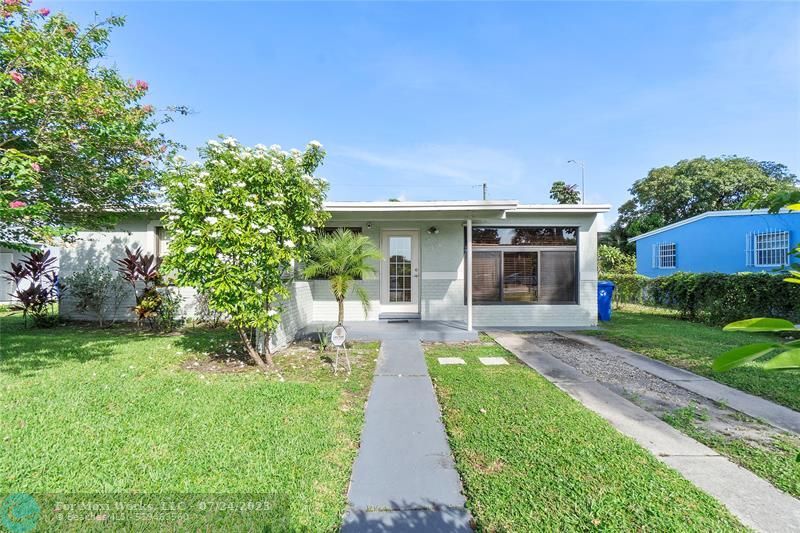 Property Photo: 1858 SE Lauderdale Manor Dr FL 33311