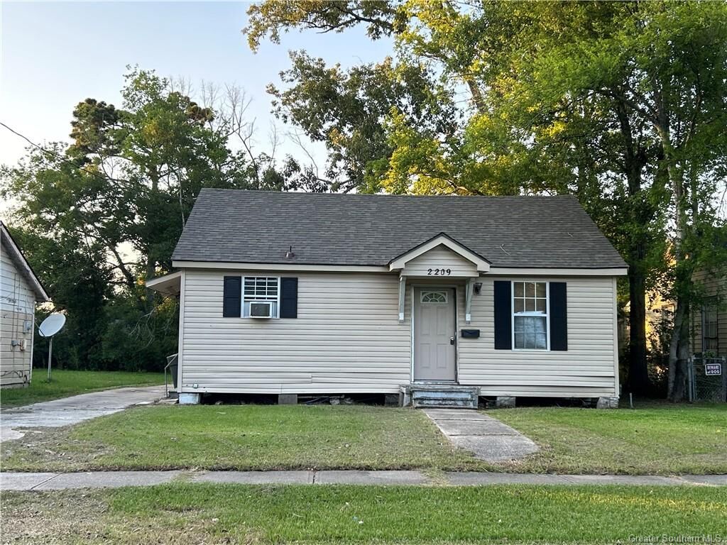 Property Photo:  2209 Rose Street  LA 70601