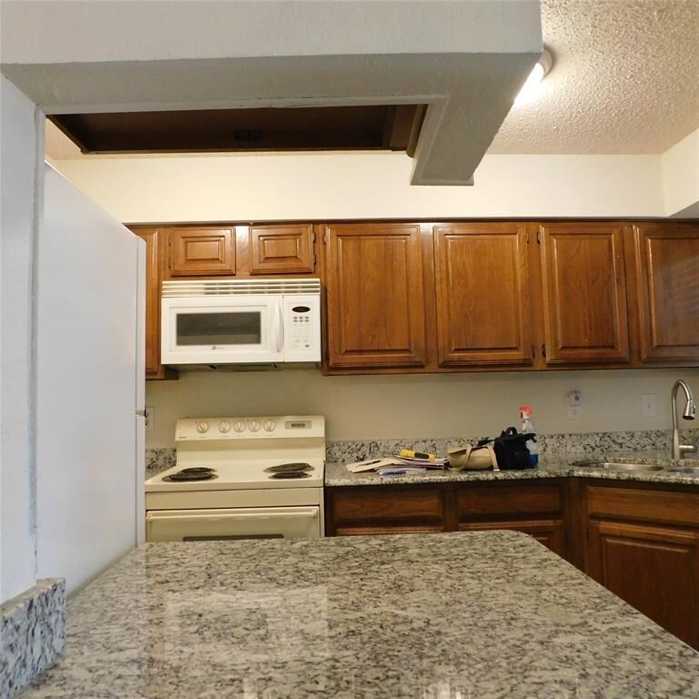Property Photo:  1909 Cloisters Drive 1022  TX 76011 