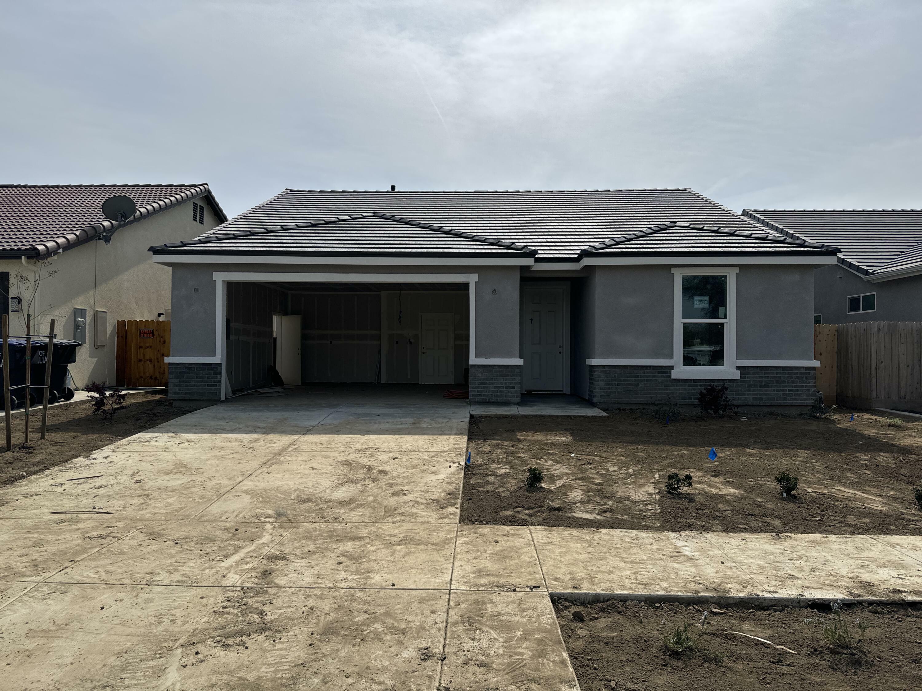 Property Photo:  1129 E Harter Drive  CA 93292 