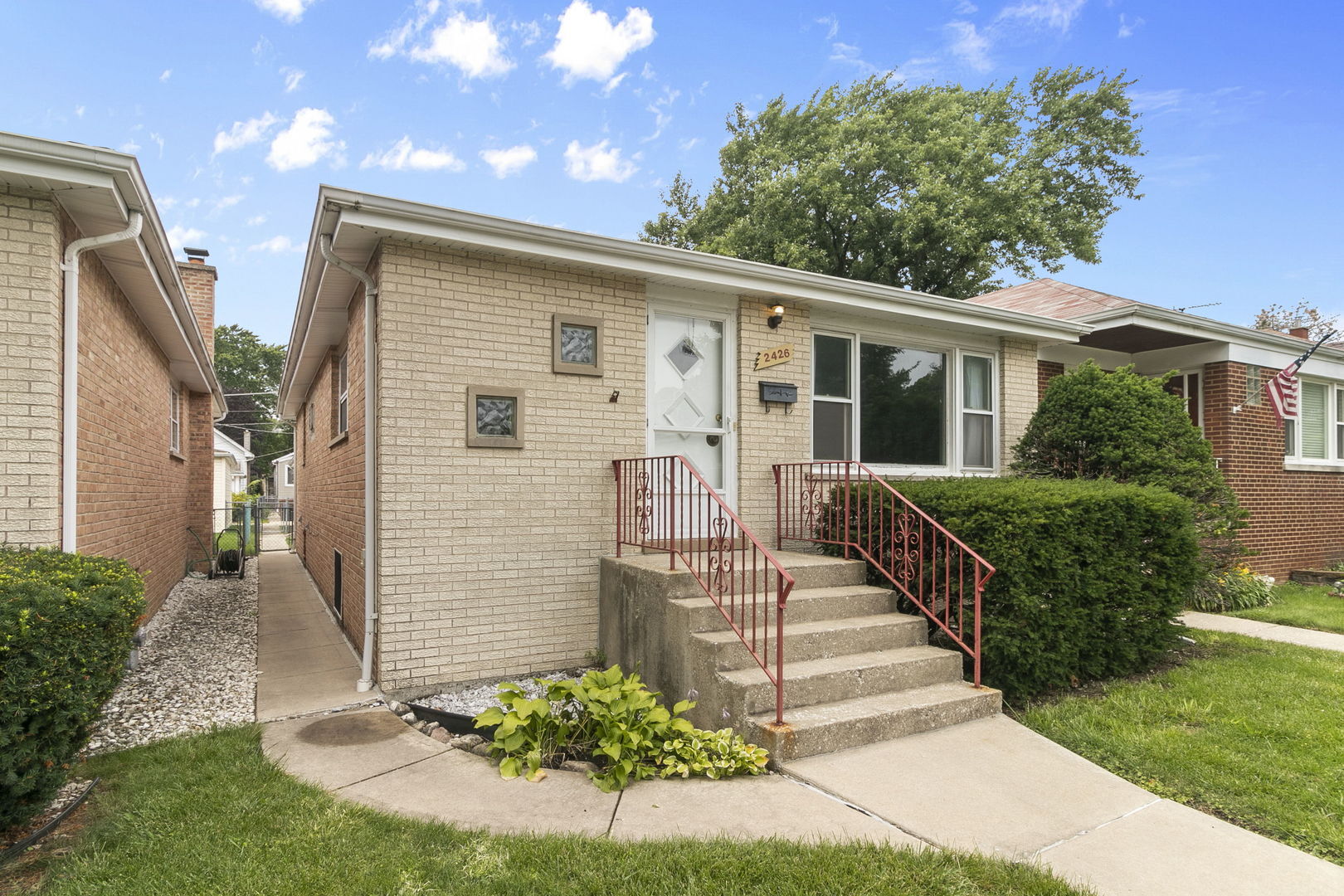 Property Photo:  2426 Westover Avenue  IL 60546 