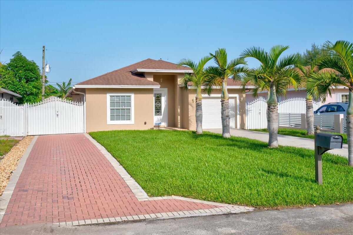 Property Photo:  635 Mercury Street  FL 33406 