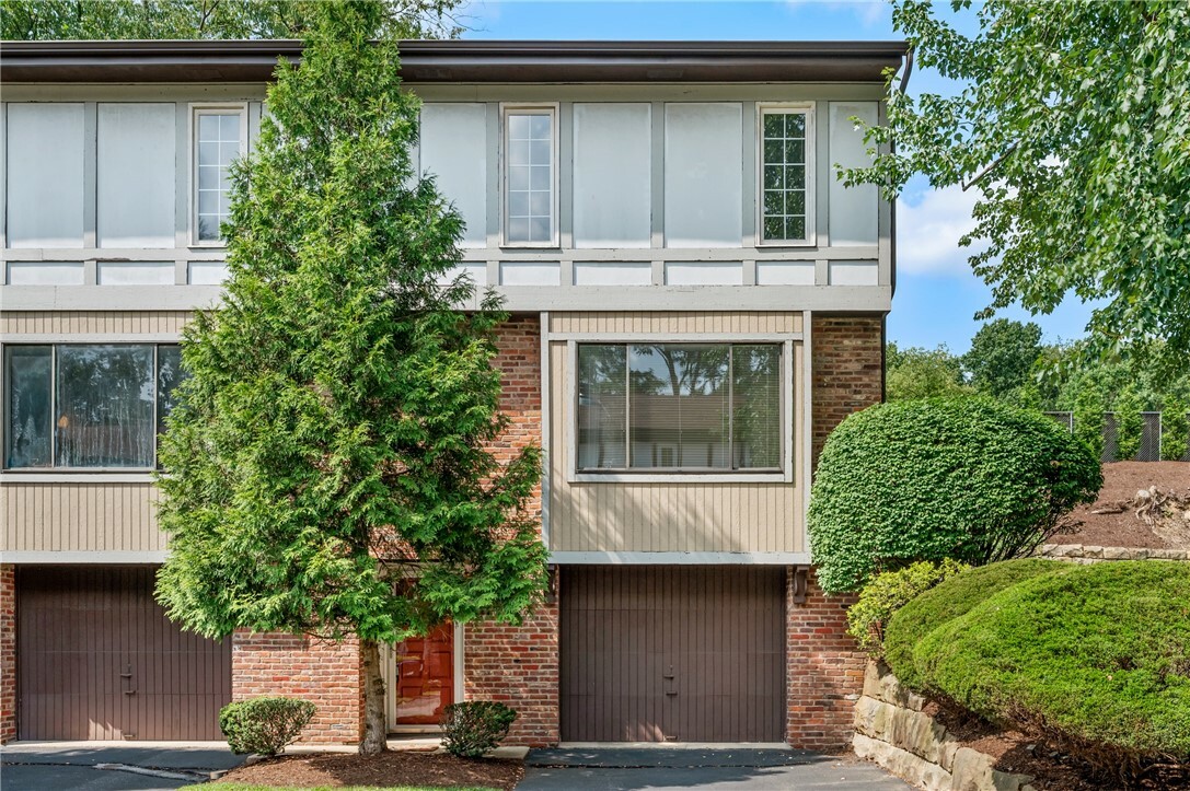 Property Photo: 343 Woodbridge Dr PA 15237