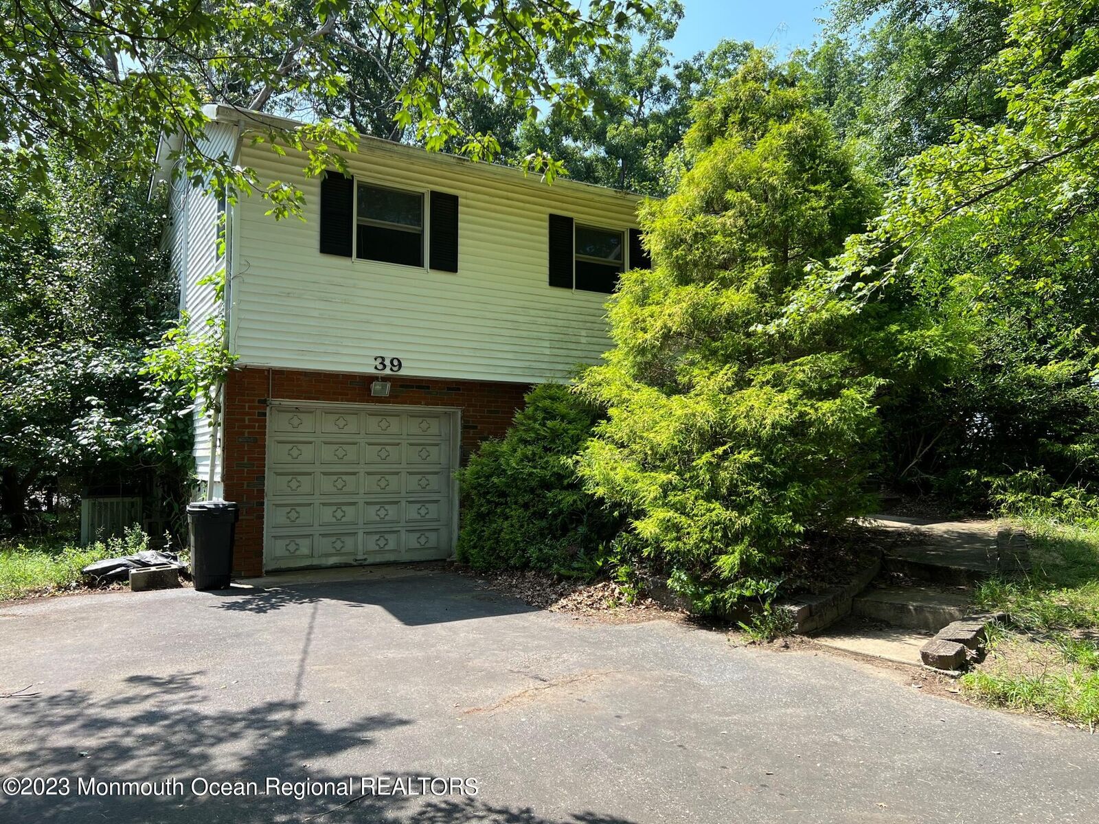 Property Photo:  39 Holiday Road  NJ 07726 