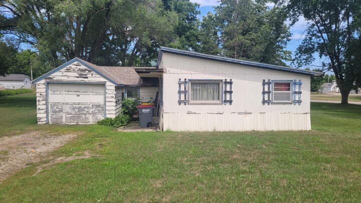 105 E Franklin Street  Morristown MN 55052 photo