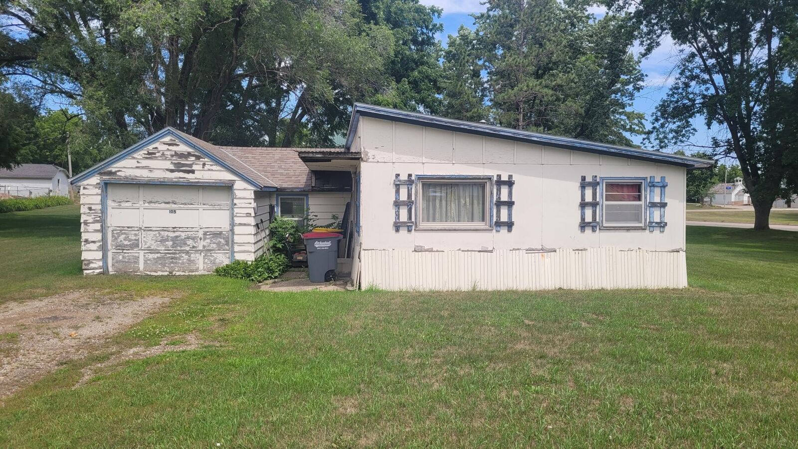 Property Photo:  105 E Franklin Street  MN 55052 