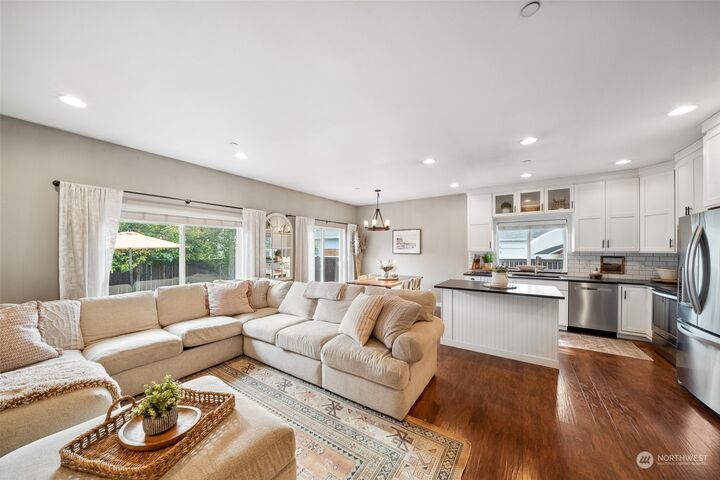 Property Photo:  1928 Garfield Street  WA 98022 