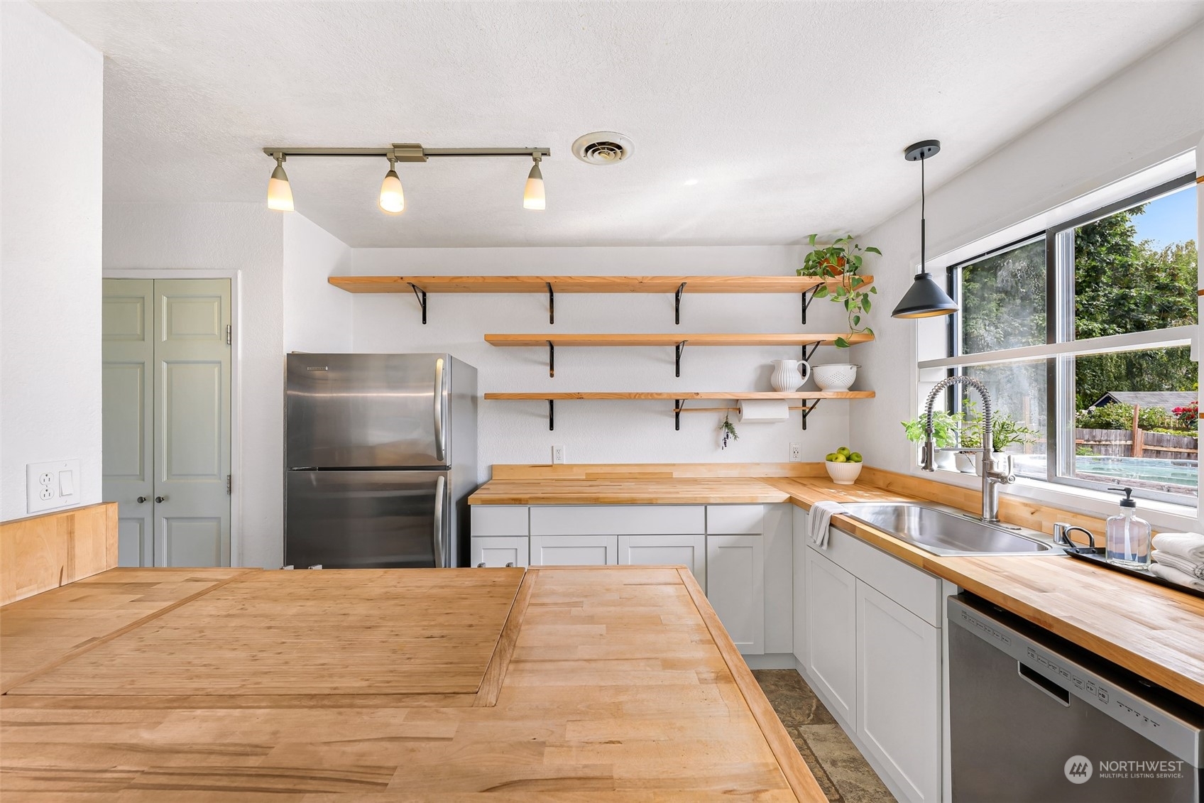 Property Photo: 5868 Sherry Place WA 98248