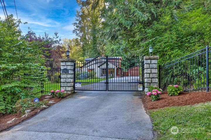 43525 SE 149th Street  North Bend WA 98045 photo