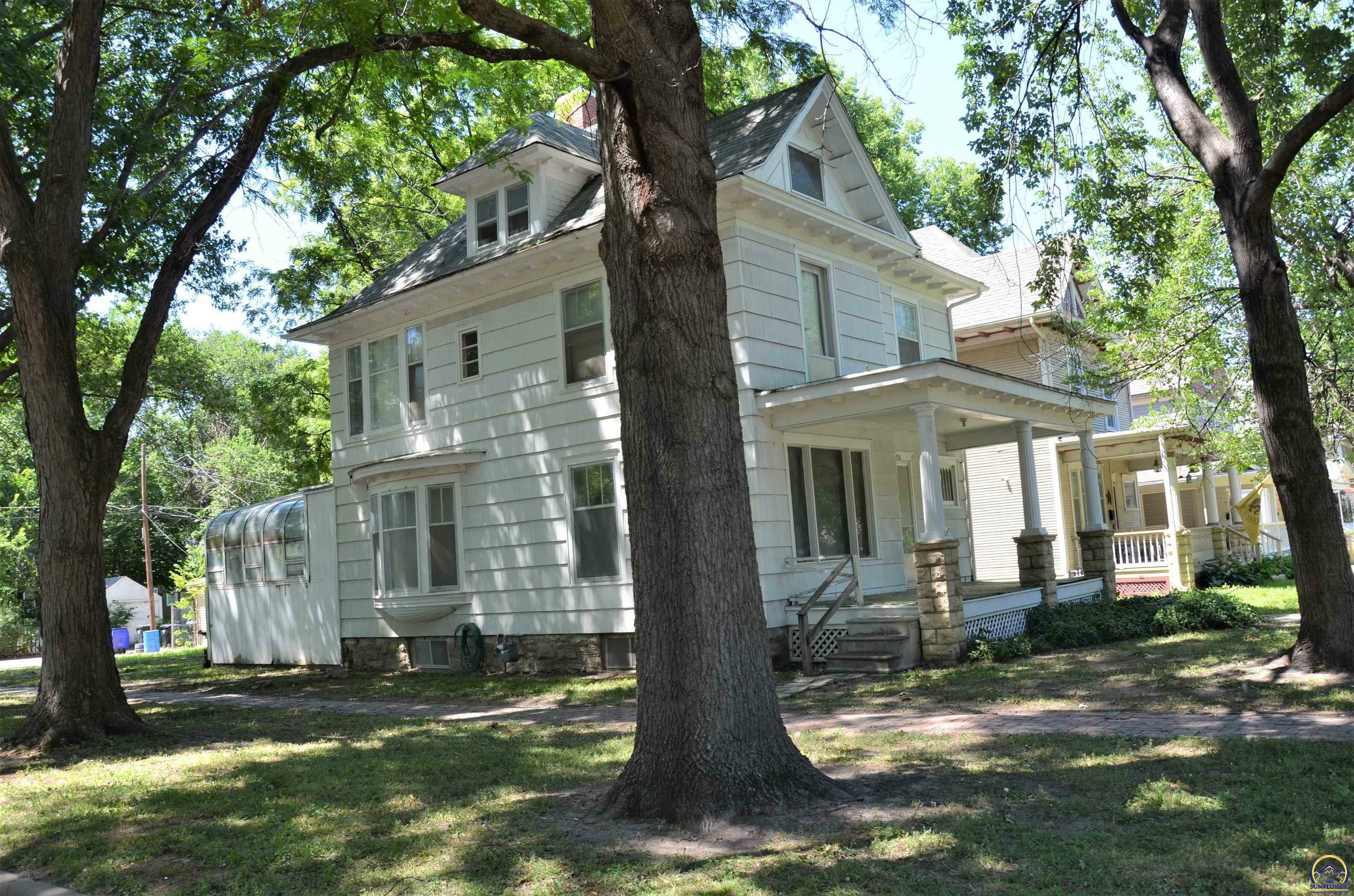 Property Photo:  135 SW Fillmore St  KS 66606-1142 