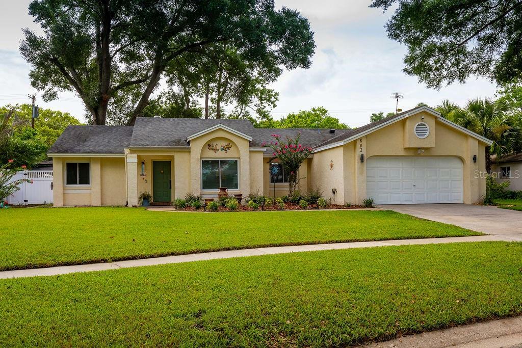 Property Photo:  603 Newport Avenue  FL 32701 