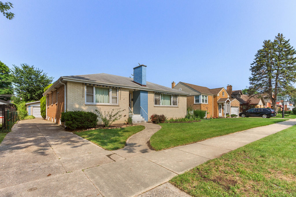 Property Photo:  8912 Mansfield Avenue  IL 60053 