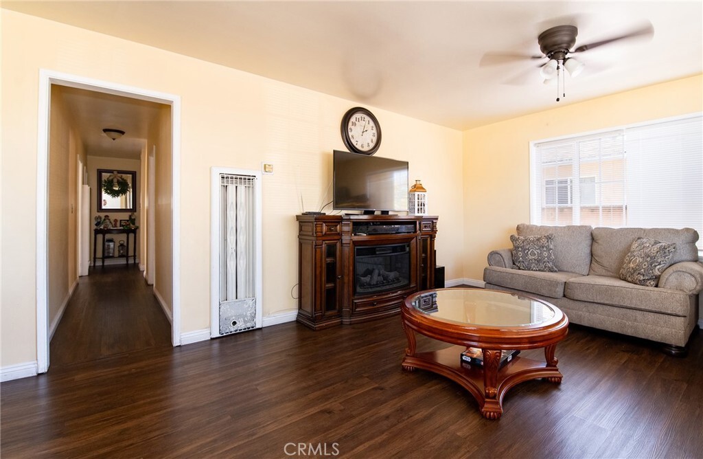 Property Photo:  11102 Dalerose Avenue  CA 90304 