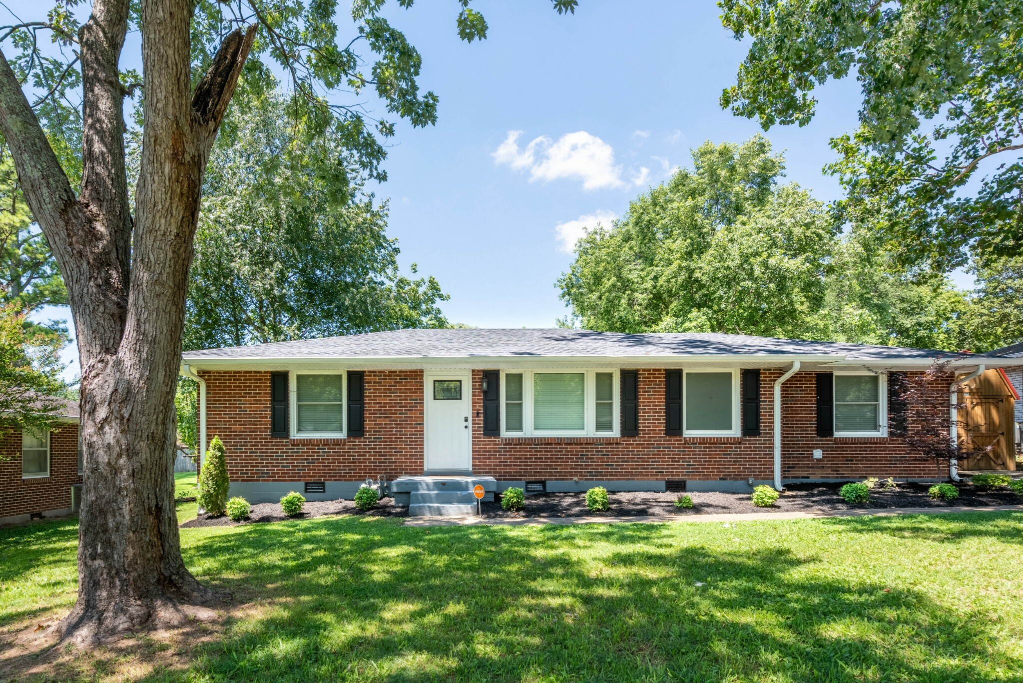 Property Photo:  204 Malvin St  TN 37066 