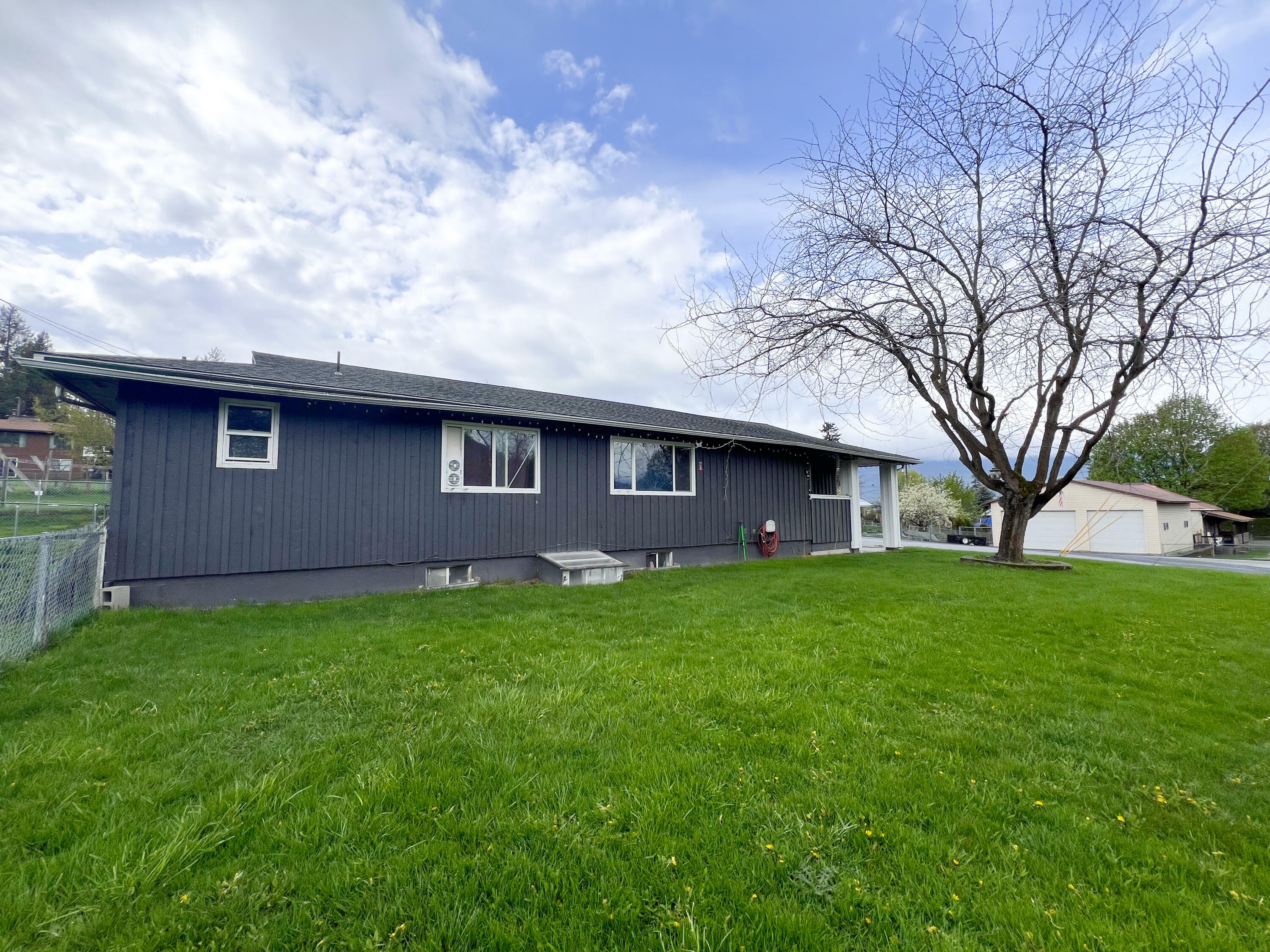 Property Photo:  315 S Alder St  WA 99114 