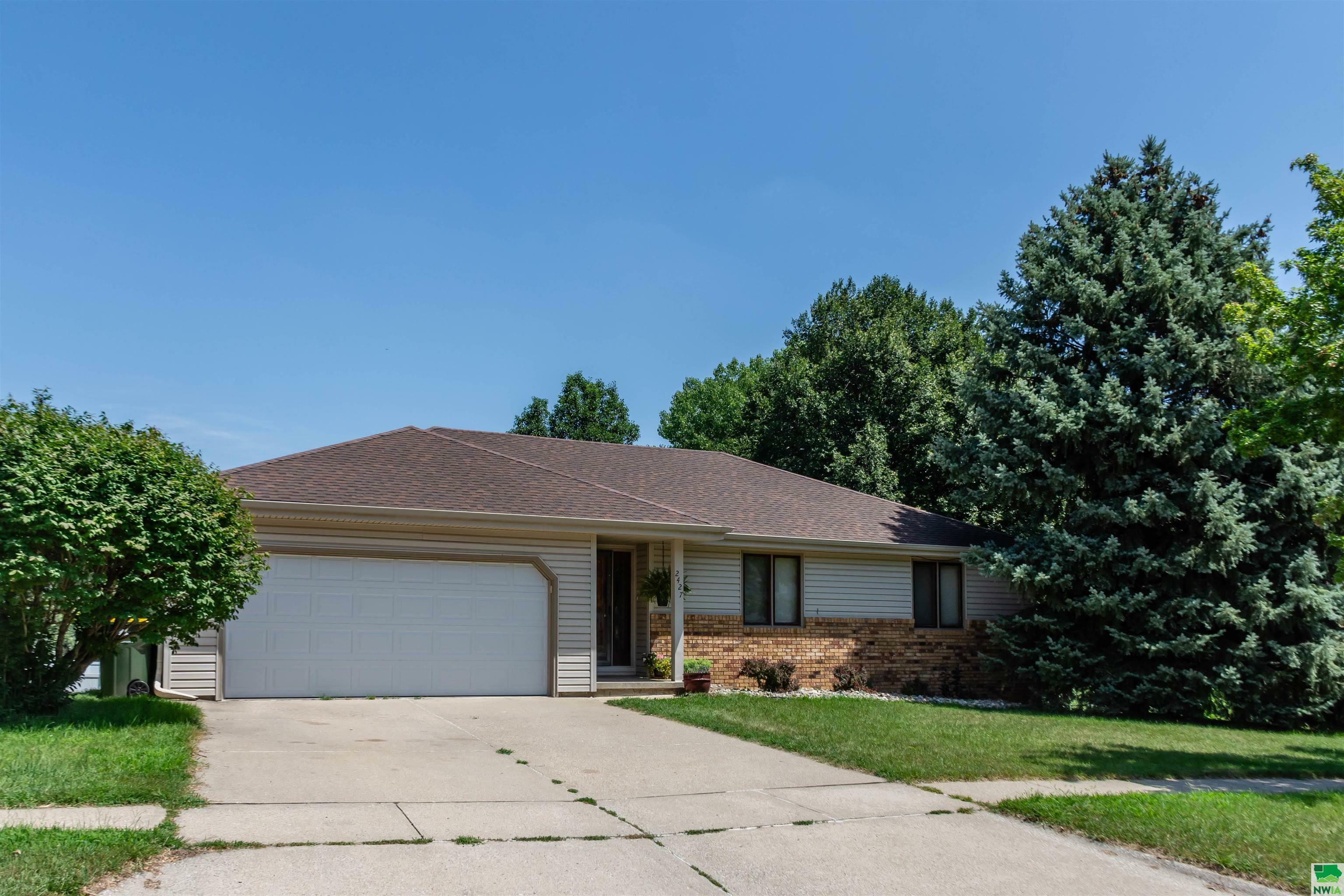 Property Photo:  2427 Mohawk Dr  IA 51104 