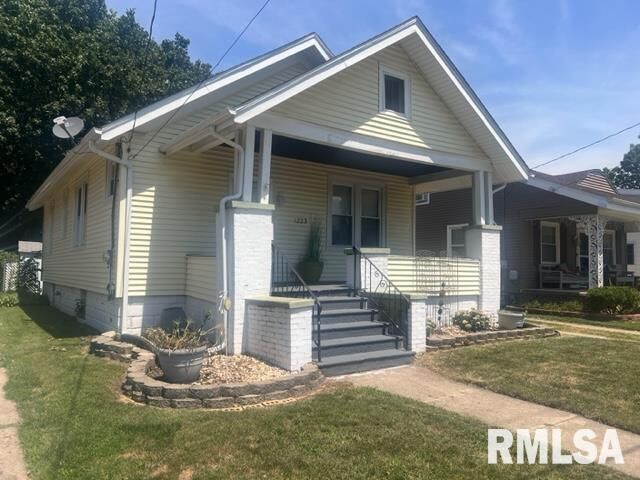 1223 E Seneca Place  Peoria IL 61603 photo