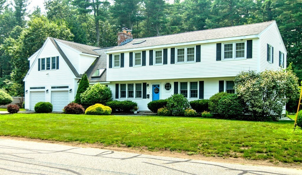 Property Photo:  6 Castlewood Dr  MA 01863 