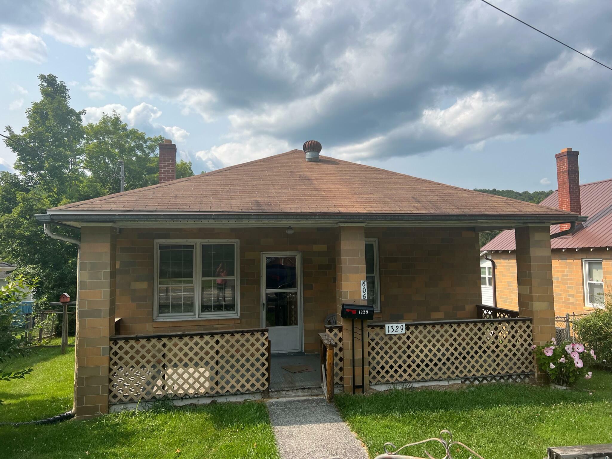 Property Photo:  1329 Main St  WV 24986 