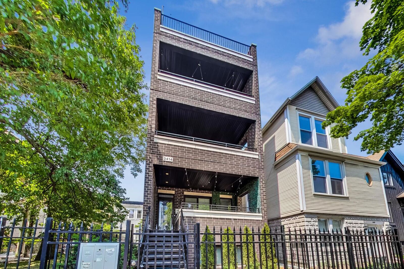 Property Photo:  3414 N Seminary Avenue 3  IL 60657 