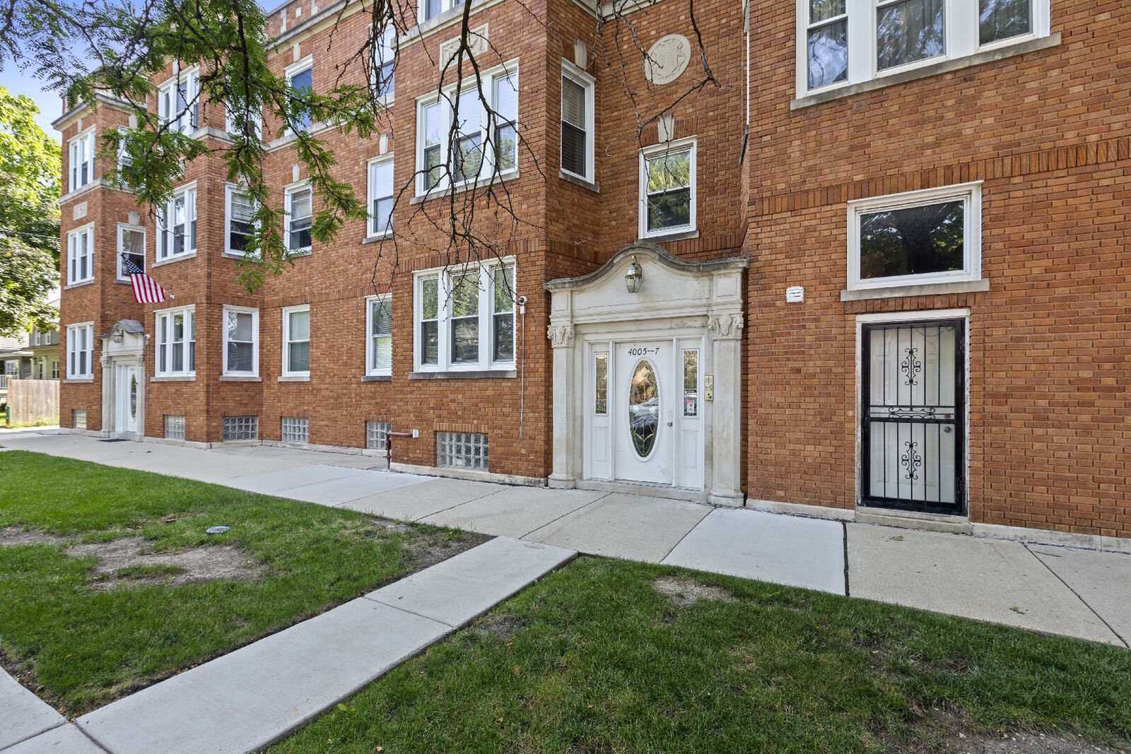 Property Photo: 4007 N Leamington Avenue 2 IL 60641