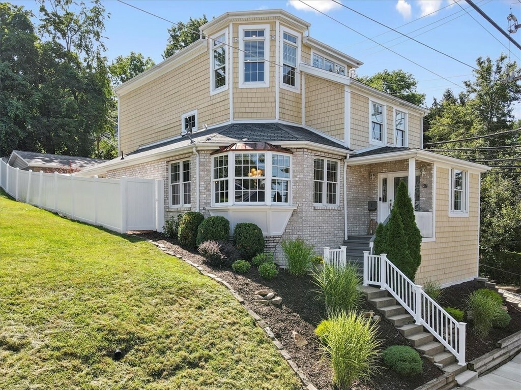 Property Photo: 217 Plymouth St PA 15211