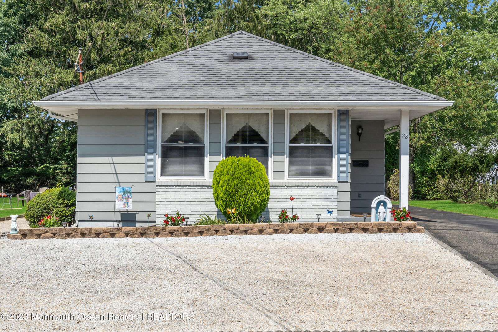 Property Photo:  28 Yellowstone Drive  NJ 08753 