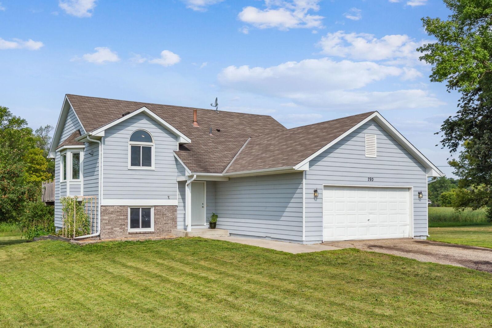 Property Photo:  793 Tacoma Avenue  MN 55397 
