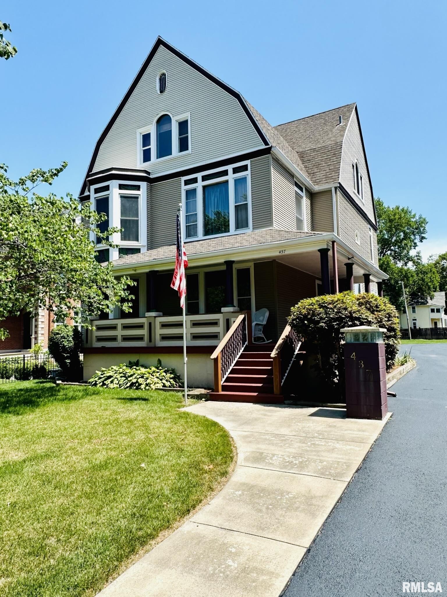 Property Photo: 437 N Prairie Street IL 61401