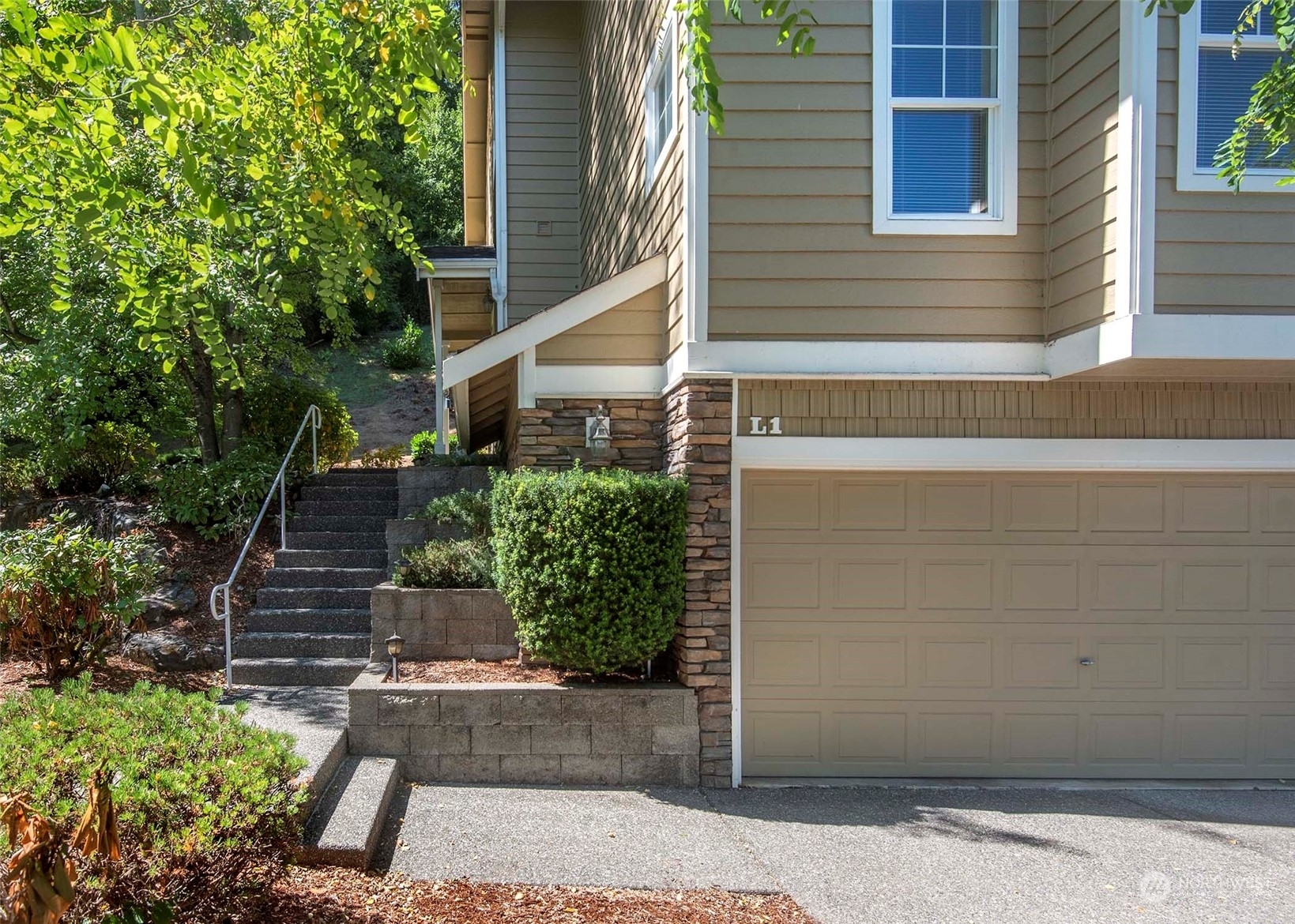 Property Photo:  5300 Glenwood Avenue L-1  WA 98203 