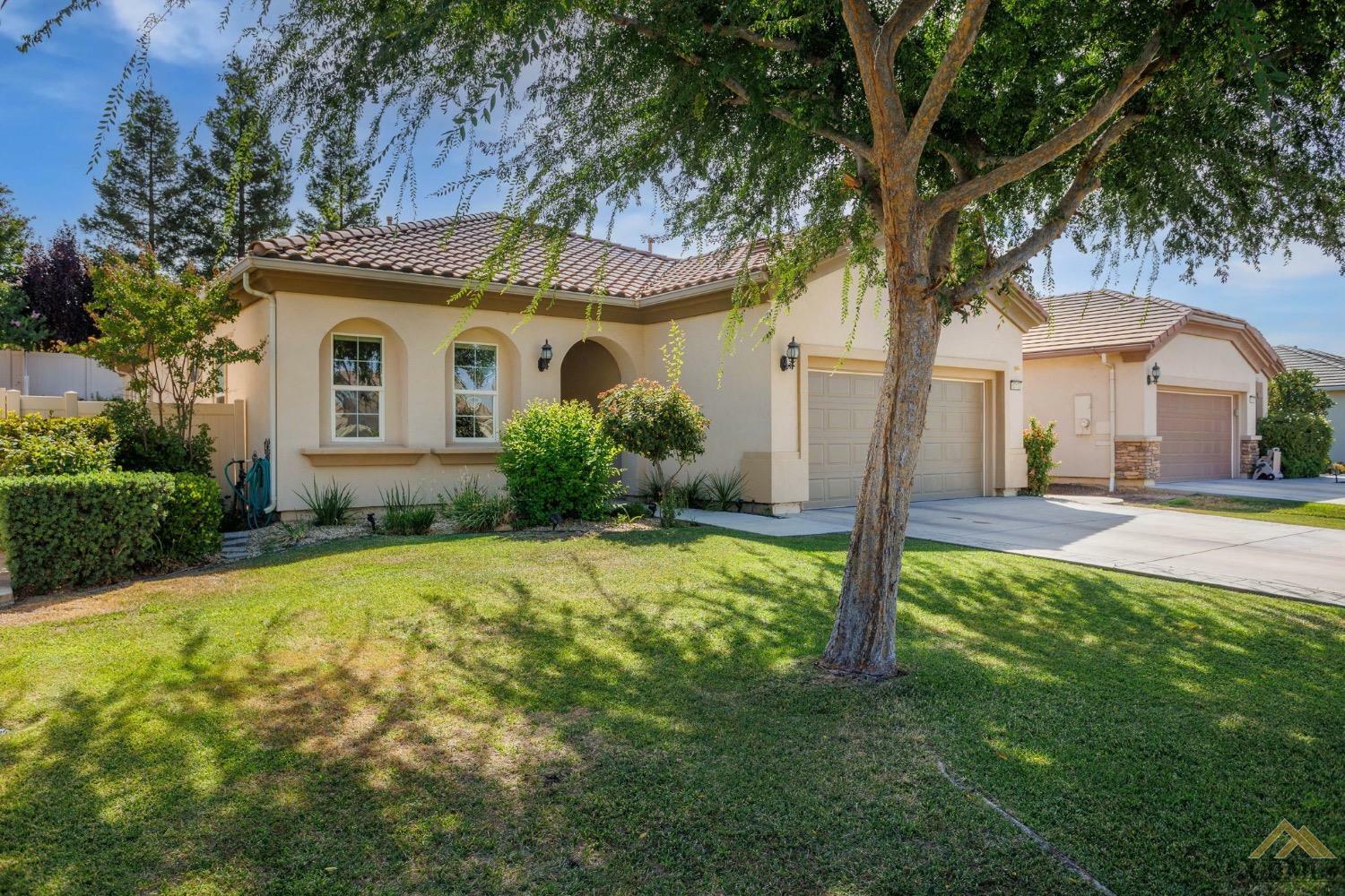 Property Photo:  6313 Palmbrook Court  CA 93306 