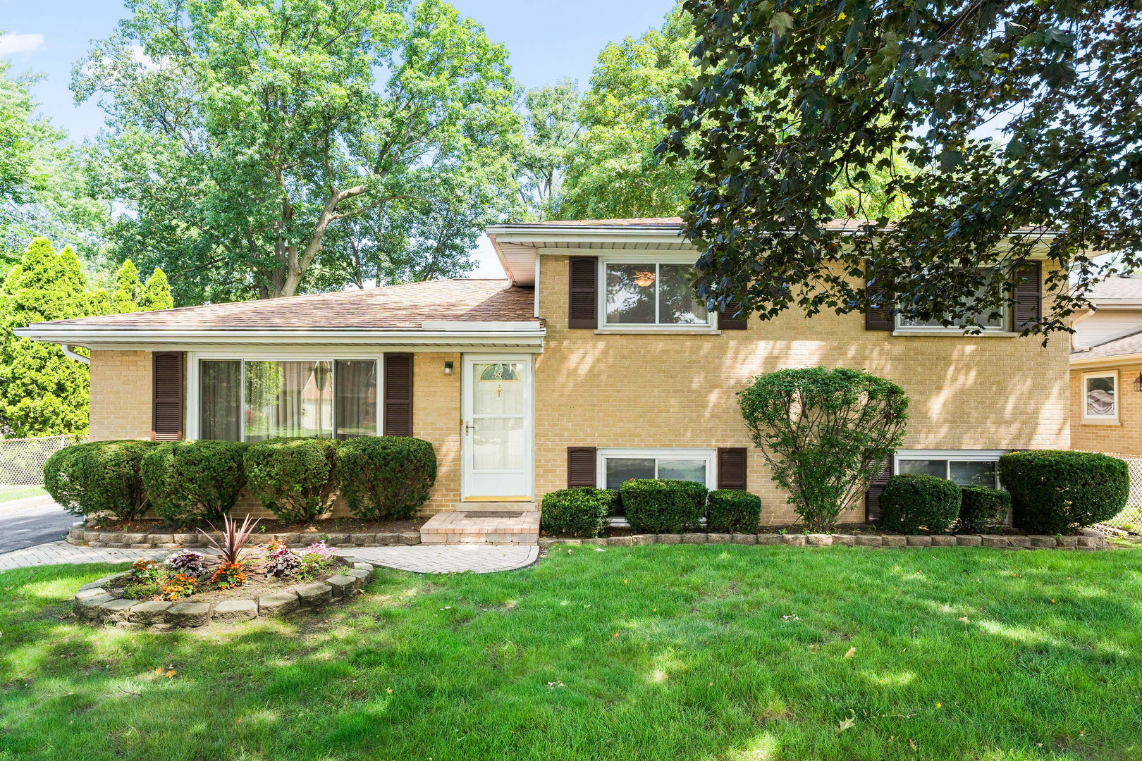 Property Photo:  189 Windsor Avenue  IL 60191 