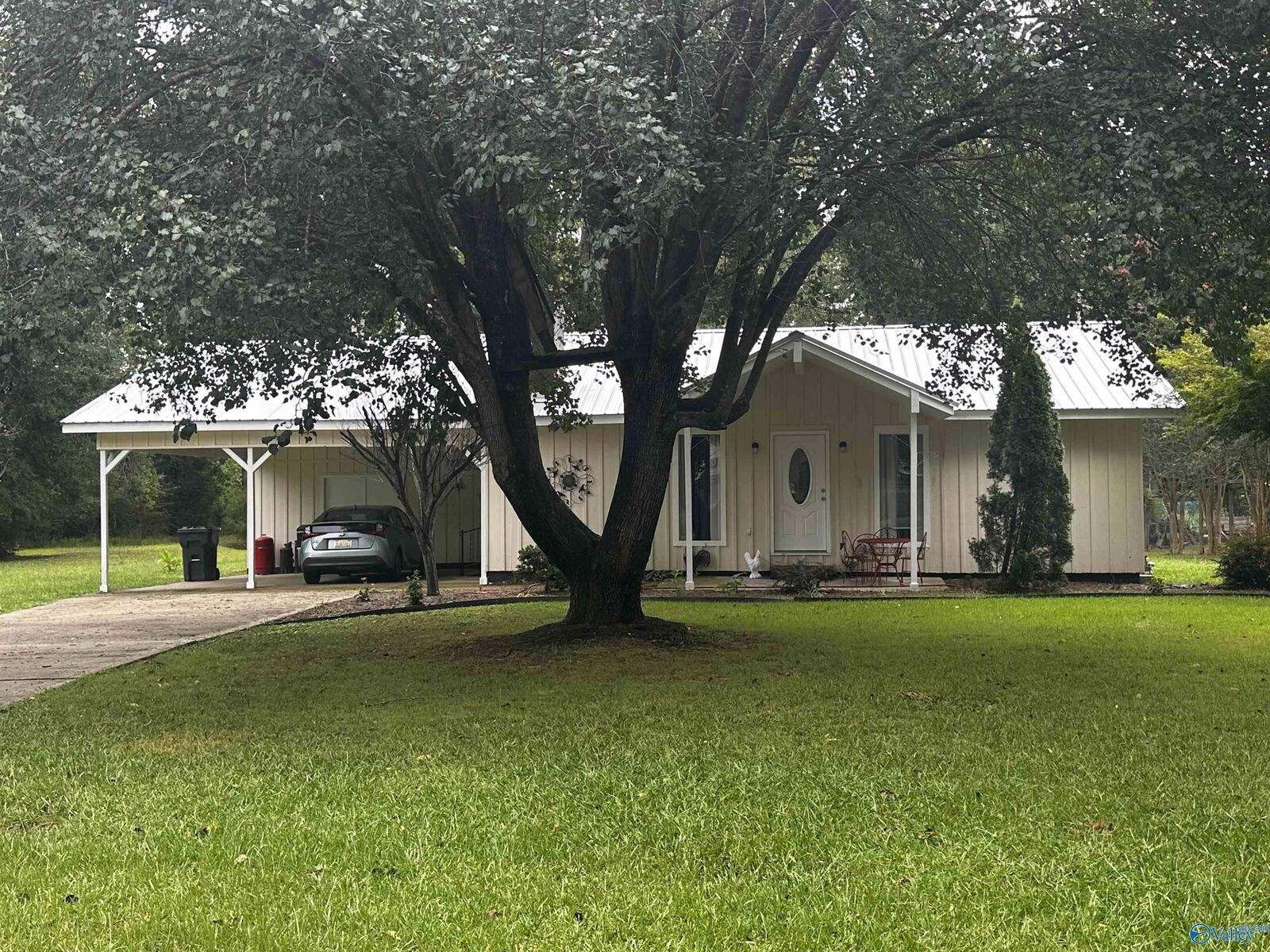 Property Photo:  404 Juanita Street  AL 35905 