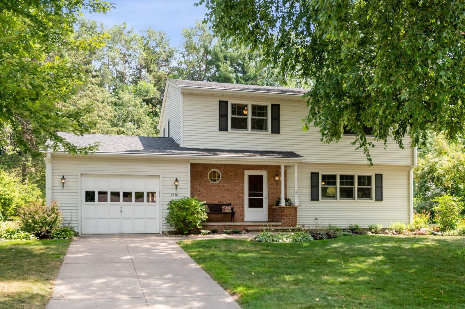 Property Photo: 1307 Everett Street S MN 55082