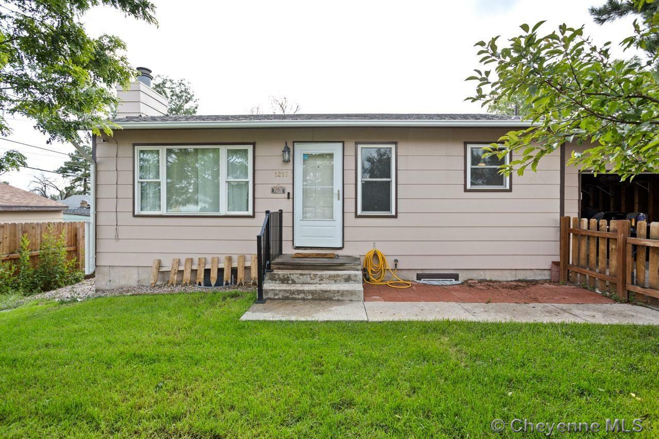 Property Photo:  1216 Carbon Ave  WY 82001 