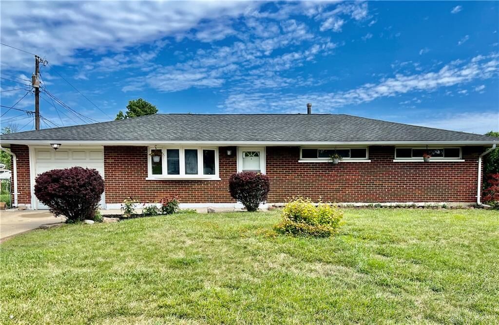 Property Photo: 725 Maple Hill Drive OH 45449