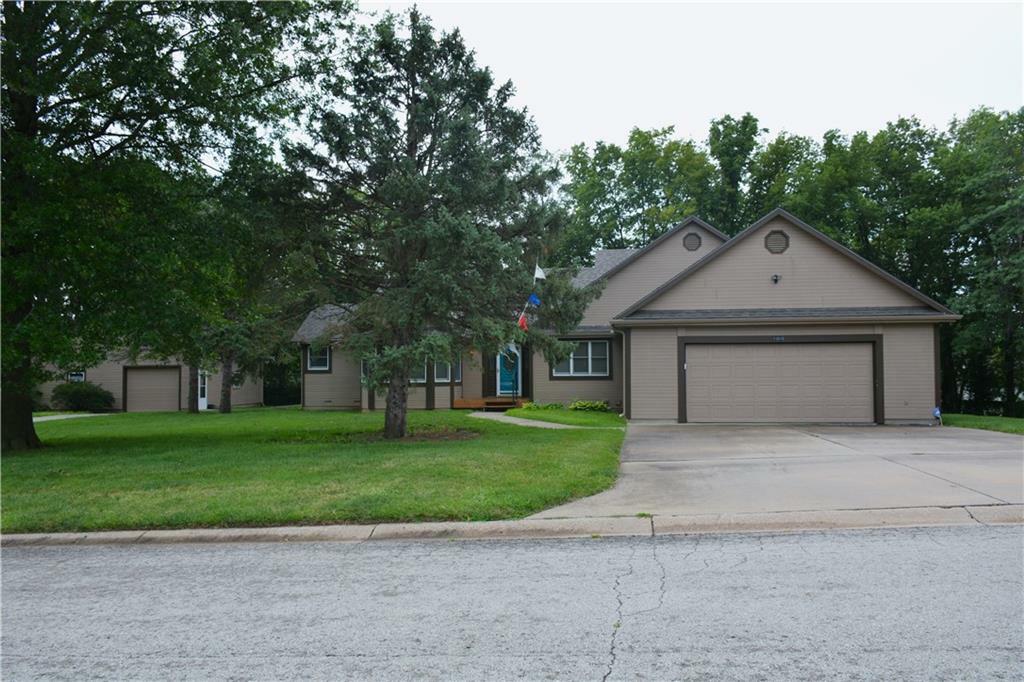 Property Photo: 13615 Willard Avenue KS 66012